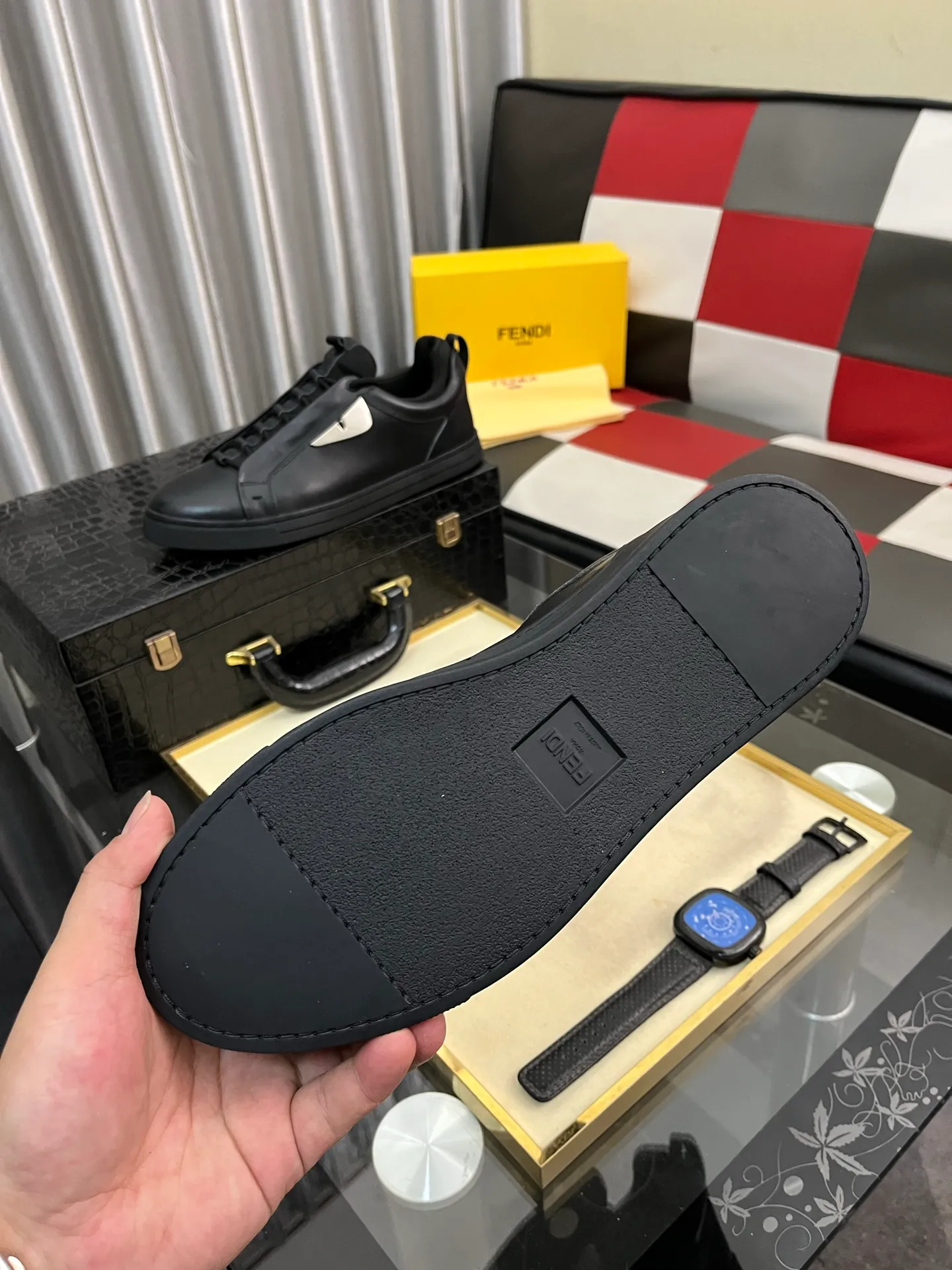Men's Men's Shoes 💰: 420⌚️⌚️[Fendi] Fendi's latest high-top casual shoes for men! Available at counters simultaneously! A one-to-one replica of the original. The surface is made of imported high-tech waterproof mesh, the interior is made of first-layer water-dyed cowhide, and the original factory-supplied rubber outsole is used. Leading new fashion concepts. Matching code: 38-442️⃣Colors available